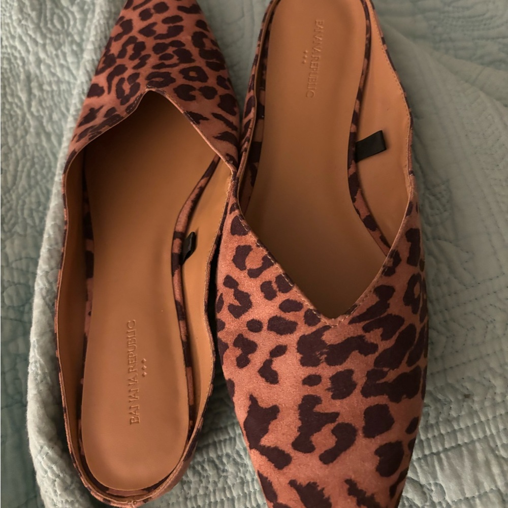 Banana Republic Leopard mules size 8